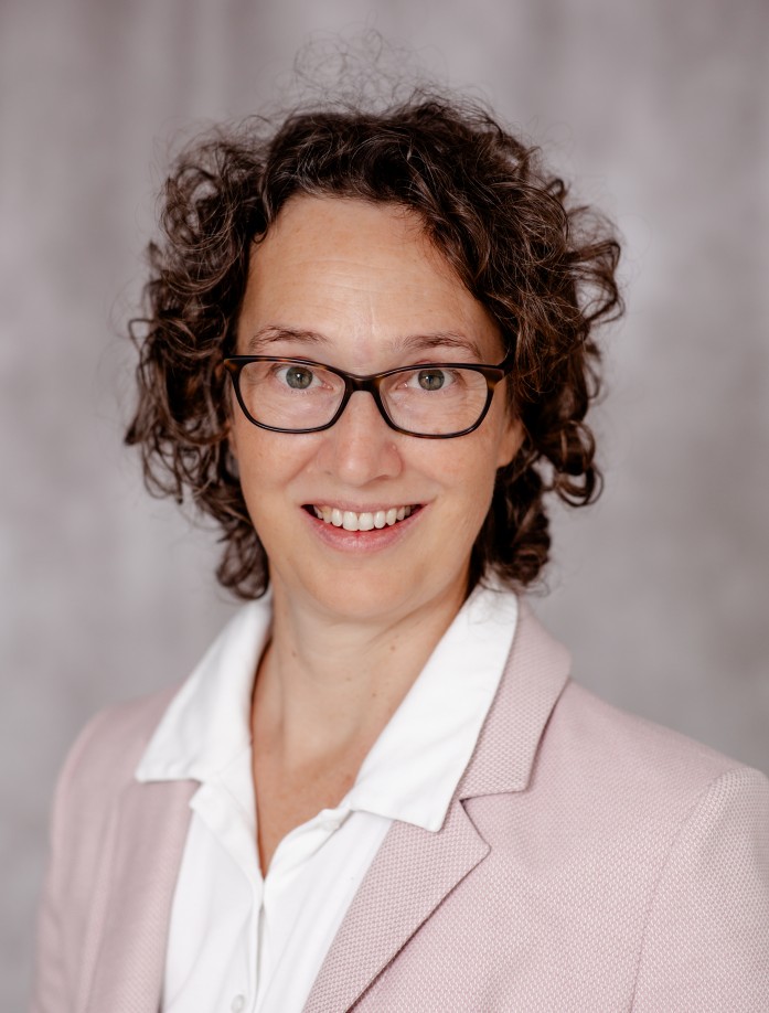 Dr. Katrin Henk-Merten